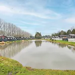 Pebble With Hot Tub Holiday home *