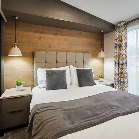 Dom wakacyjny Pebble With Hot Tub York