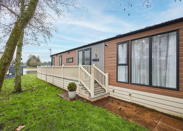 Dom wakacyjny Pebble With Hot Tub