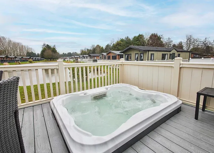 Dom wakacyjny Pebble With Hot Tub York