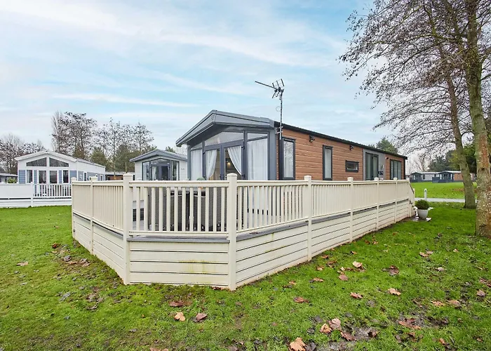 Dom wakacyjny Pebble With Hot Tub