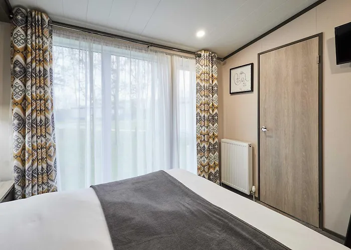 Dom wakacyjny Pebble With Hot Tub York