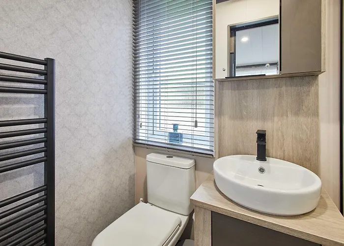 Dom wakacyjny Pebble With Hot Tub *