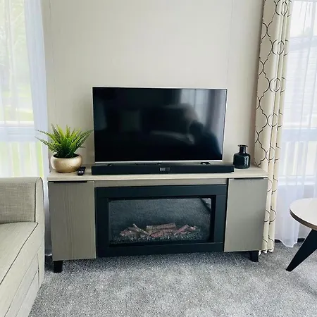 Pebble With Hot Tub Йорк